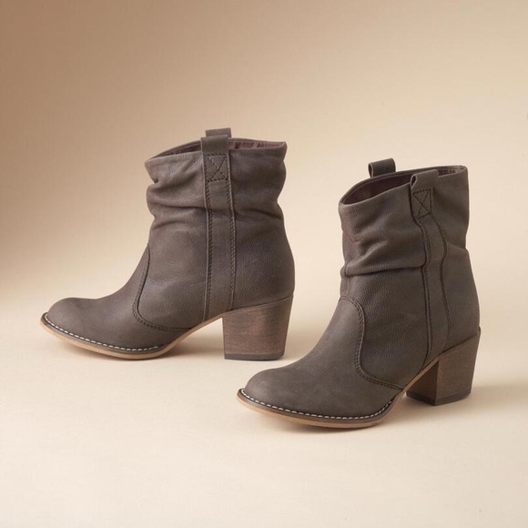 EUC - Sundance Shay Leather Boots - gray blue - size 40 - Picture 1 of 6